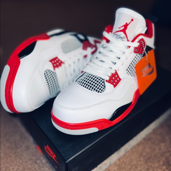 Fire red 4s Jordan 
Size// 9.5 men
(Serious Inquires Only) - Picture 1 of 2